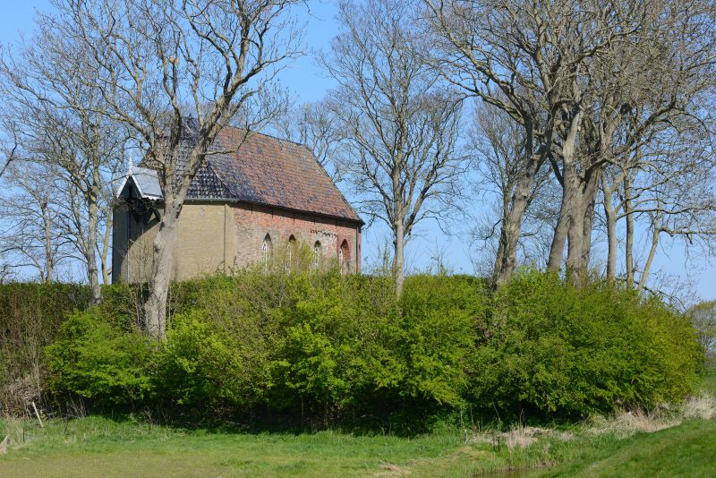 Laatste eer bij de St. Vitus-kerk in Wetsens